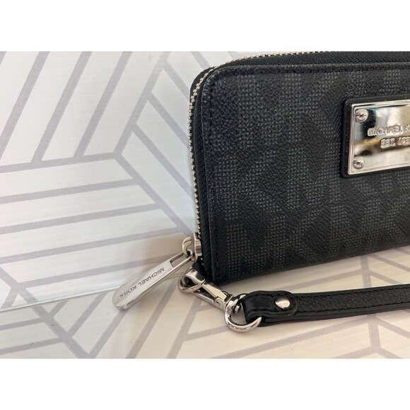 MICHAEL KORS Jet Set Black Monogram Wristlet  Wallet EUC - Picture 11 of 12